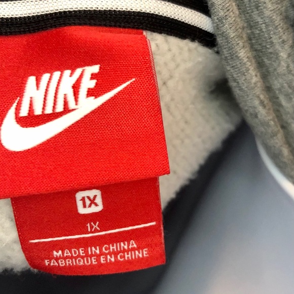 NWOT ⭐️ Nike Rally Metalic Sweatshirt - Picture 11 of 14